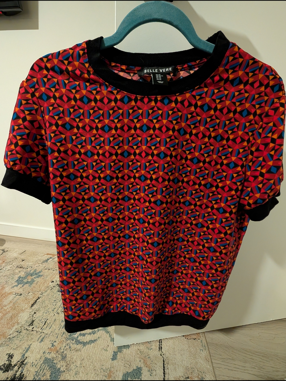 Women's Red Geometric Short Sleeve Top
